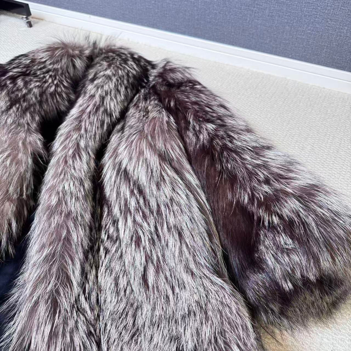 SAGA FOX SILVER FOX REAL FUR COAT JACKET VOLUMINOUS SIZE L FROM JAPAN
