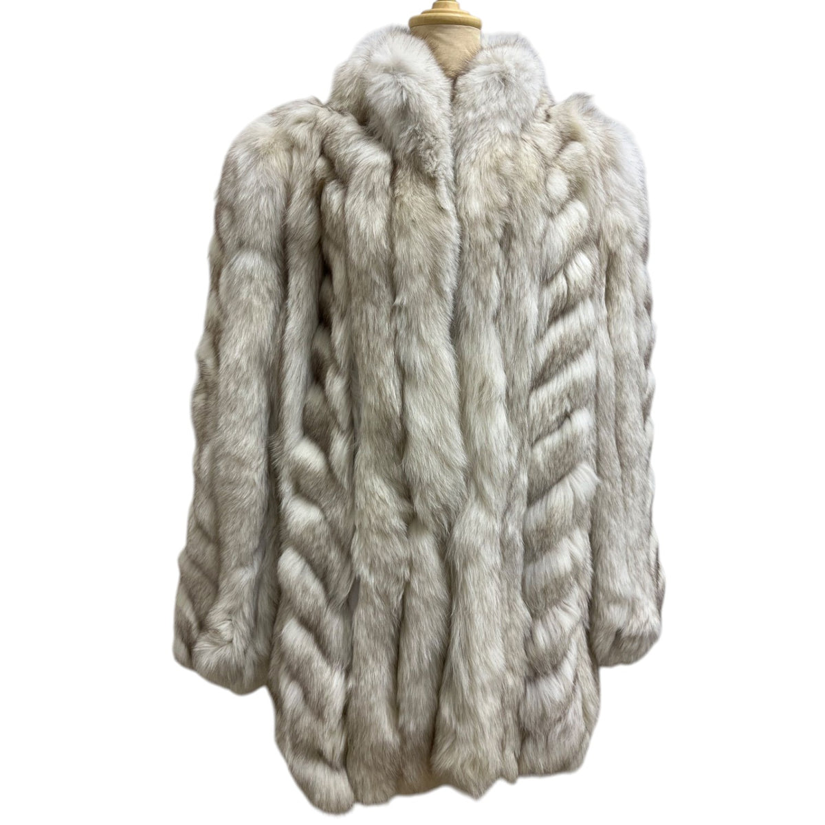 SAGA FOX REAL FUR COAT JACKET CHEVRON VOLUMINOUS THICK WARM WHITE FROM JAPAN