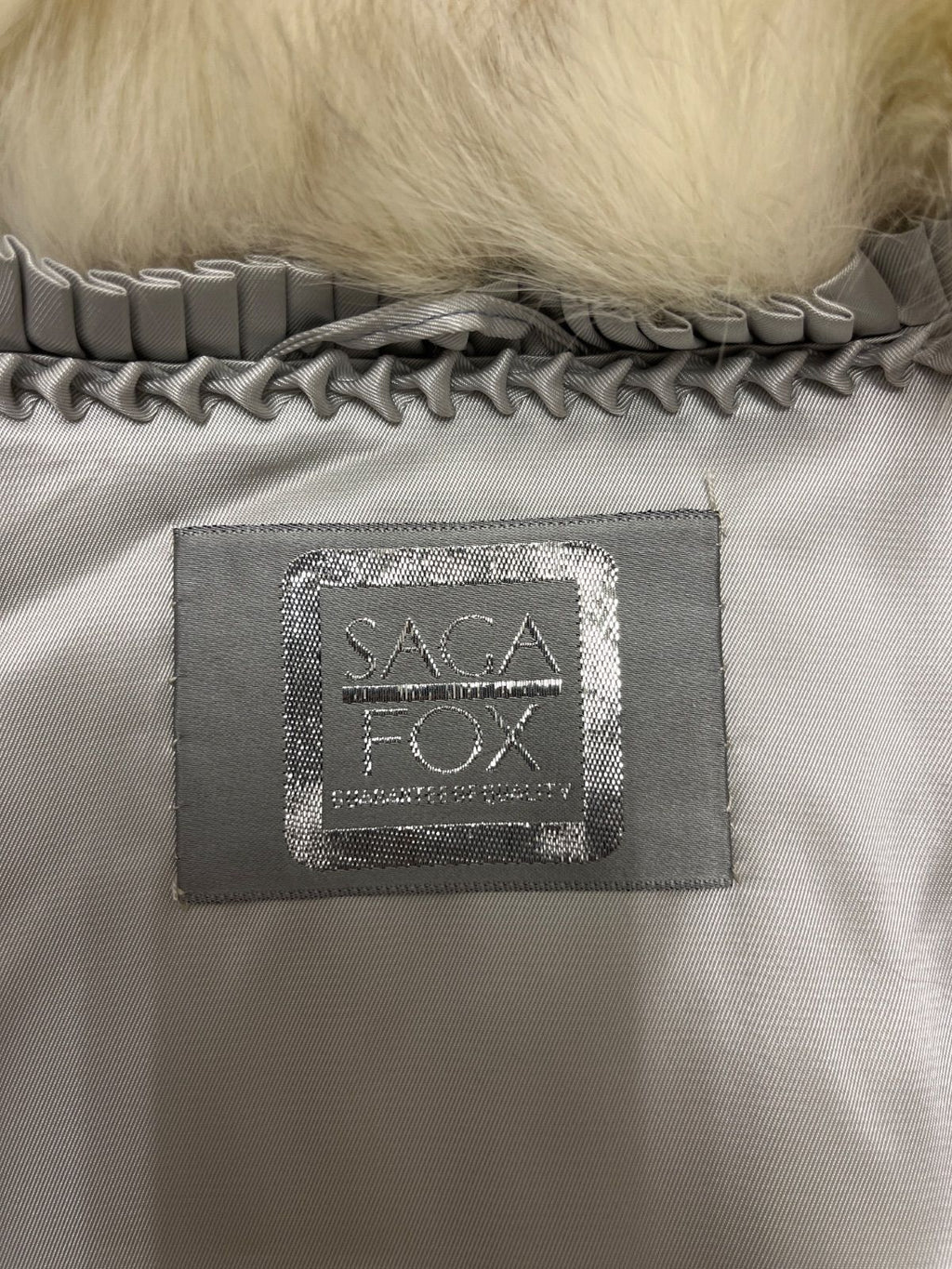 SAGA FOX REAL FUR COAT JACKET CHEVRON VOLUMINOUS THICK WARM WHITE FROM JAPAN