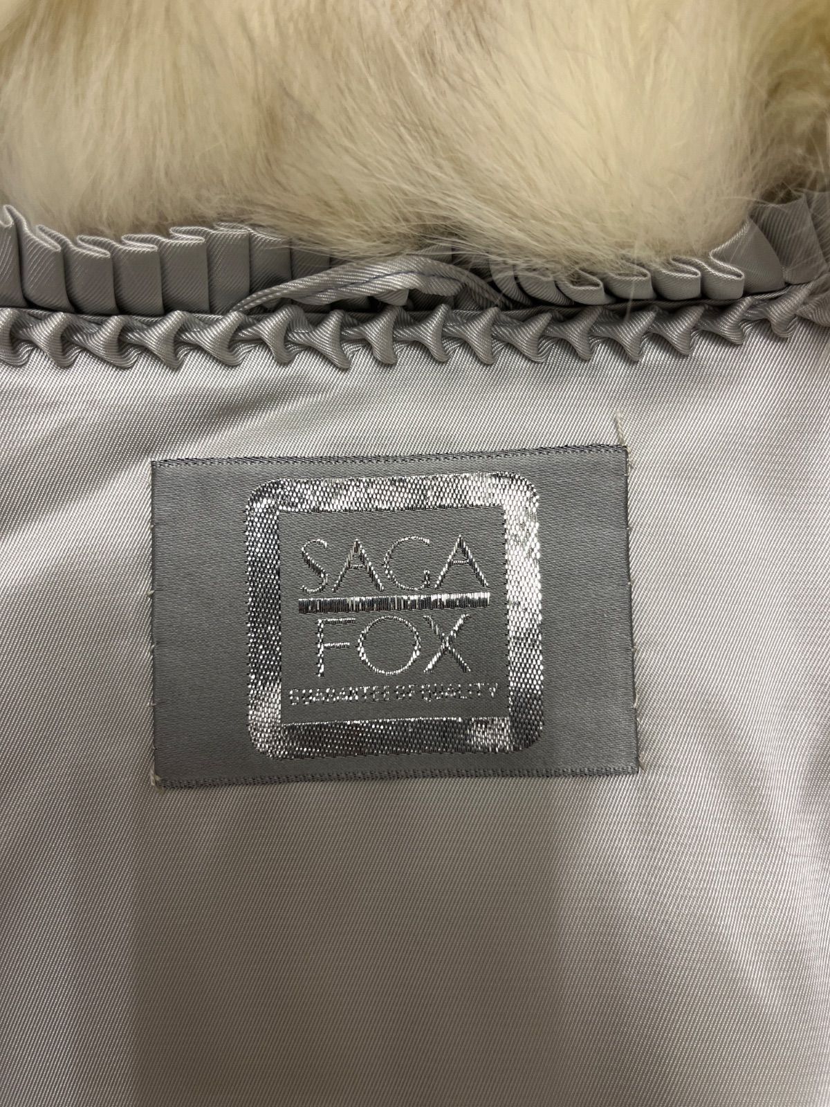 SAGA FOX REAL FUR COAT JACKET CHEVRON VOLUMINOUS THICK WARM WHITE FROM JAPAN